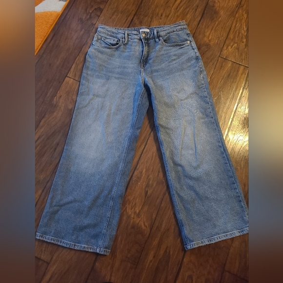 Good American Petite Relaxed Fit Jeans - Picture 3 of 7